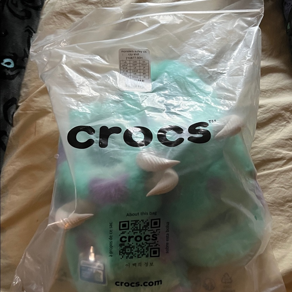 CROCS Monsters Sulley cozy sandals slippers - Picture 7 of 8